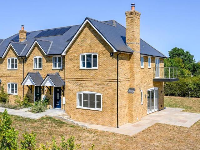 4 bedroom end of terrace house for sale