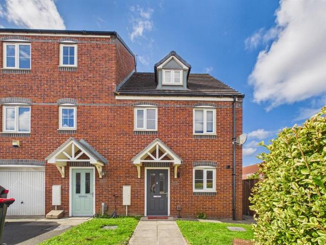 4 bedroom end of terrace house for sale