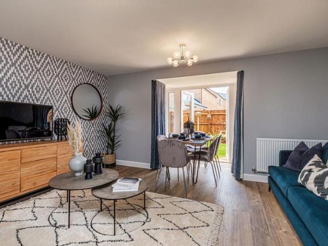 4 bedroom end of terrace house for sale