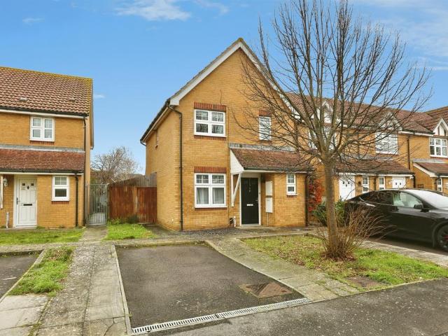 4 bedroom end of terrace house for sale