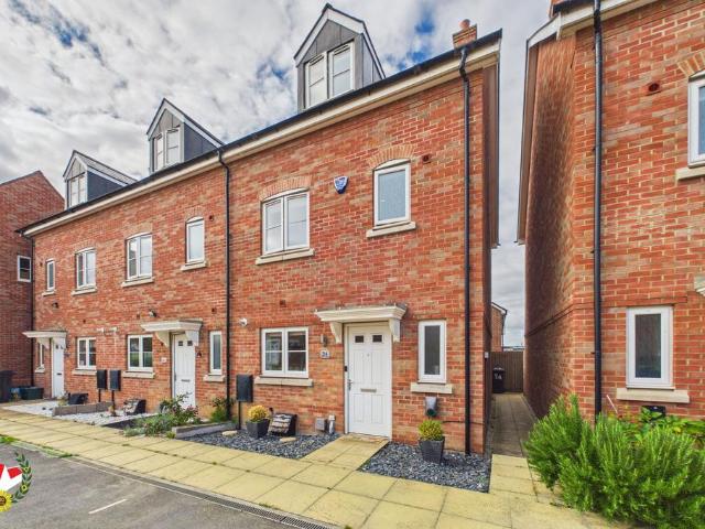 4 bedroom end of terrace house for sale