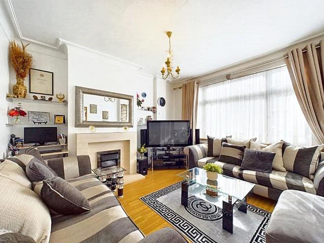 4 bedroom end of terrace house for sale