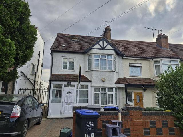 4 bedroom end of terrace house for sale