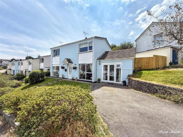 4 bedroom end of terrace house for sale