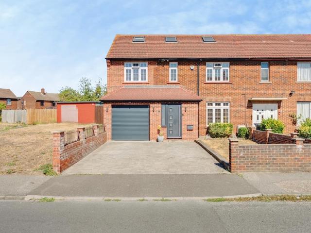 4 bedroom end of terrace house for sale