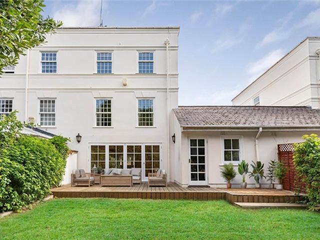 4 bedroom end of terrace house for sale