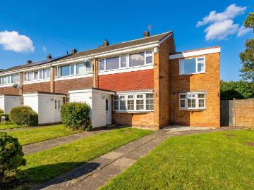 4 bedroom end of terrace house for sale