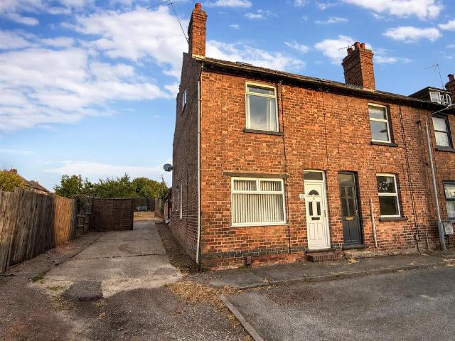 4 bedroom end of terrace house for sale