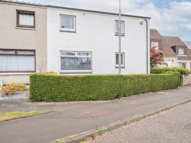 4 bedroom end of terrace house for sale