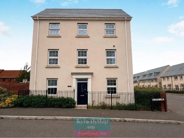 4 bedroom end of terrace house for sale