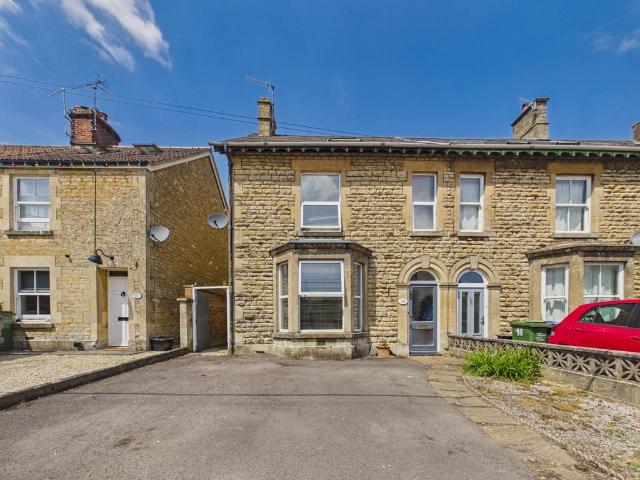 4 bedroom end of terrace house for sale