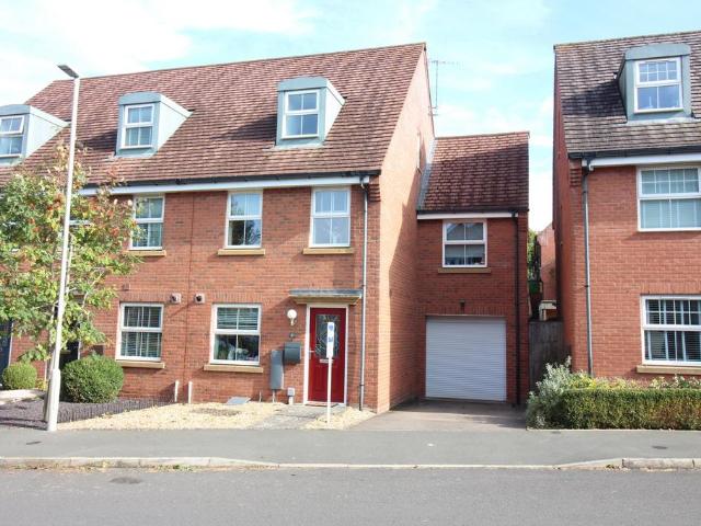 4 bedroom end of terrace house for sale