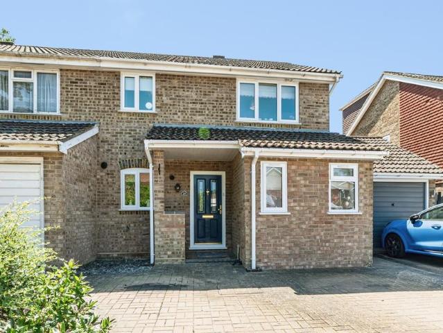 4 bedroom end of terrace house for sale