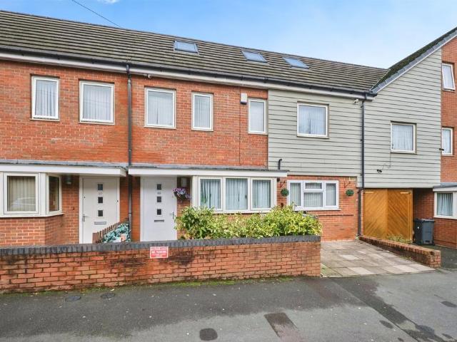 4 bedroom end of terrace house for sale