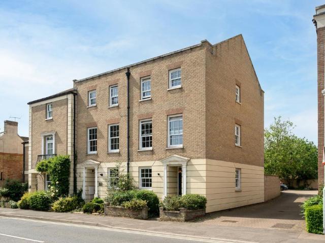 4 bedroom end of terrace house for sale