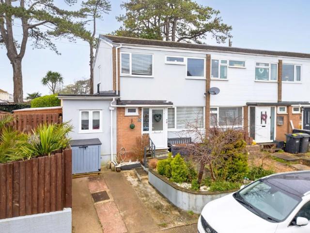 4 bedroom end of terrace house for sale