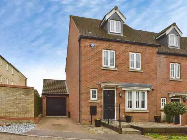 4 bedroom end of terrace house for sale