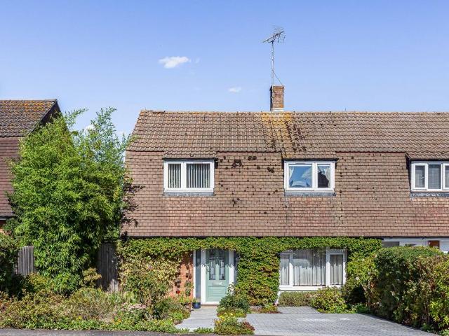 4 bedroom end of terrace house for sale