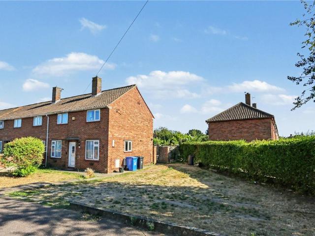 4 bedroom end of terrace house for sale