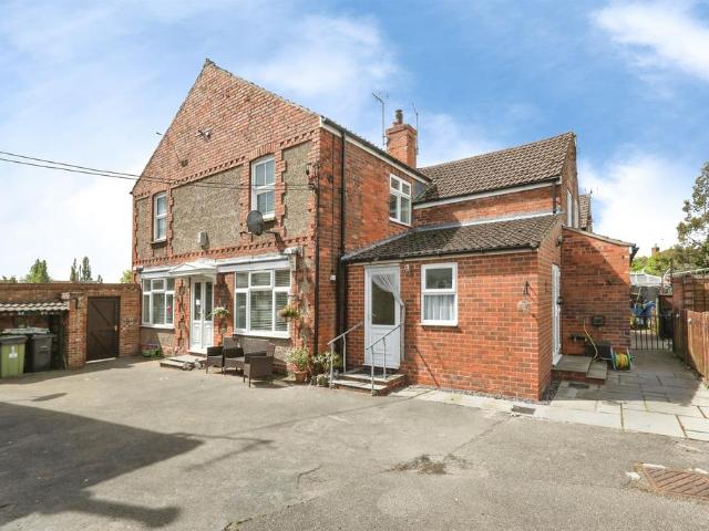4 bedroom cottage for sale