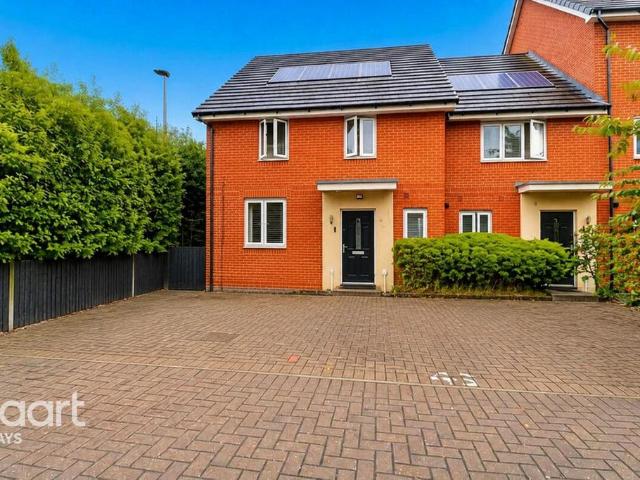 4 bedroom end of terrace house for sale