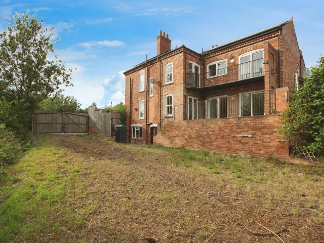 4 bedroom end of terrace house for sale