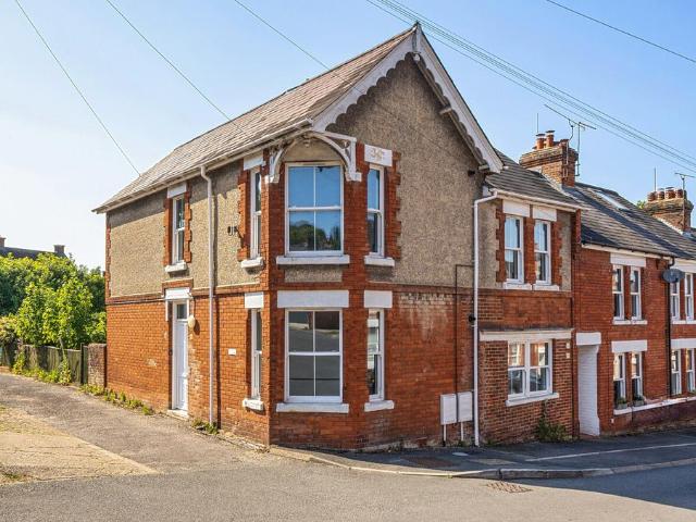 4 bedroom end of terrace house for sale