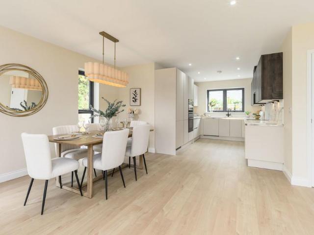 4 bedroom end of terrace house for sale