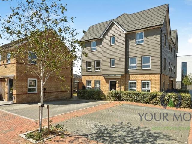 4 bedroom end of terrace house for sale