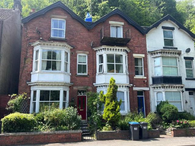 4 bedroom end of terrace house for sale