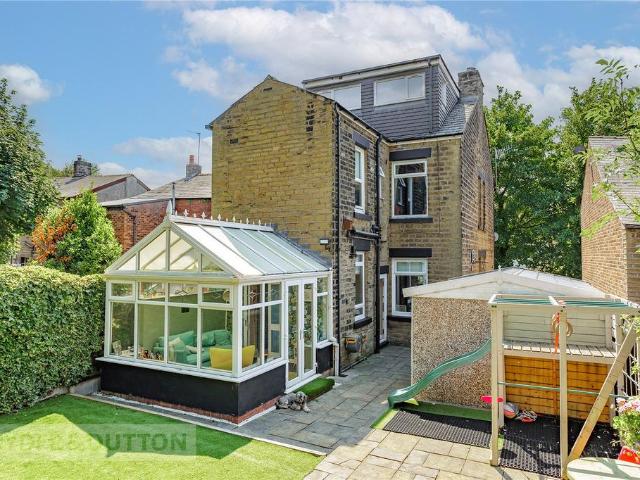 4 bedroom end of terrace house for sale