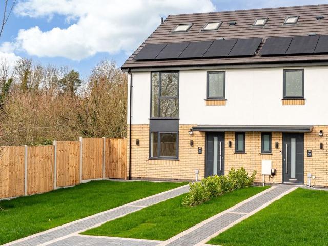 4 bedroom end of terrace house for sale