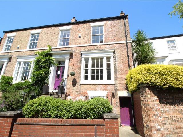4 bedroom end of terrace house for sale