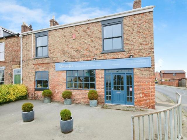 4 bedroom end of terrace house for sale