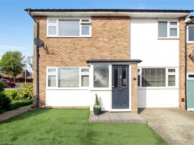 4 bedroom end of terrace house for sale