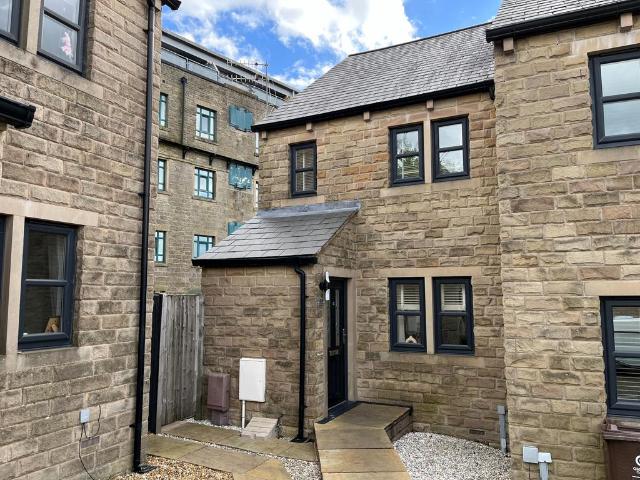 4 bedroom end of terrace house for sale