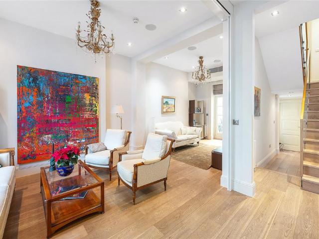 4 bedroom end of terrace house for sale