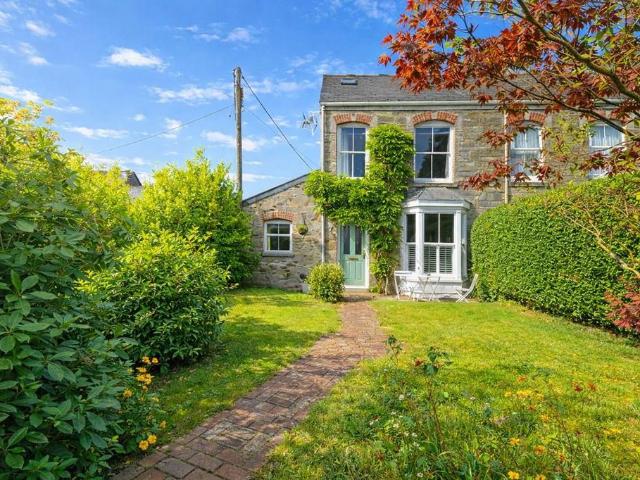 4 bedroom end of terrace house for sale