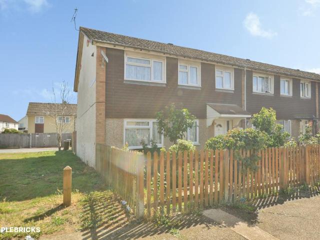 4 bedroom end of terrace house for sale