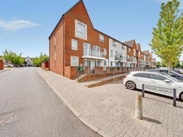 4 bedroom end of terrace house for sale