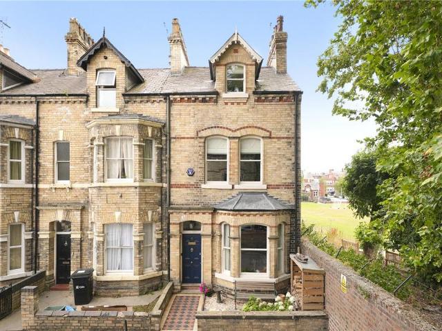 4 bedroom end of terrace house for sale