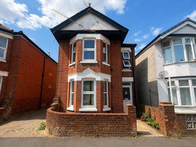 4 bedroom end of terrace house for sale