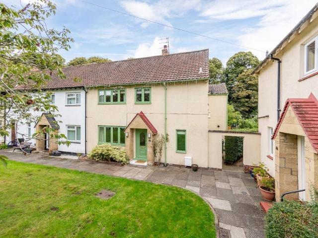 4 bedroom end of terrace house for sale