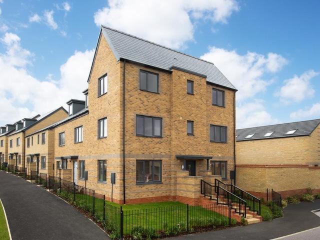 4 bedroom end of terrace house for sale
