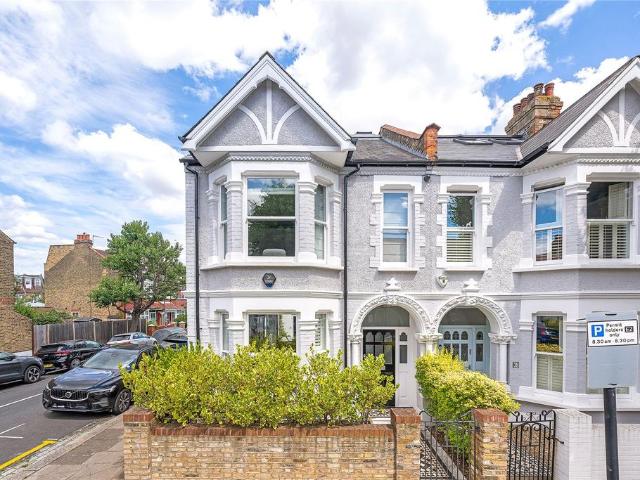 4 bedroom end of terrace house for sale