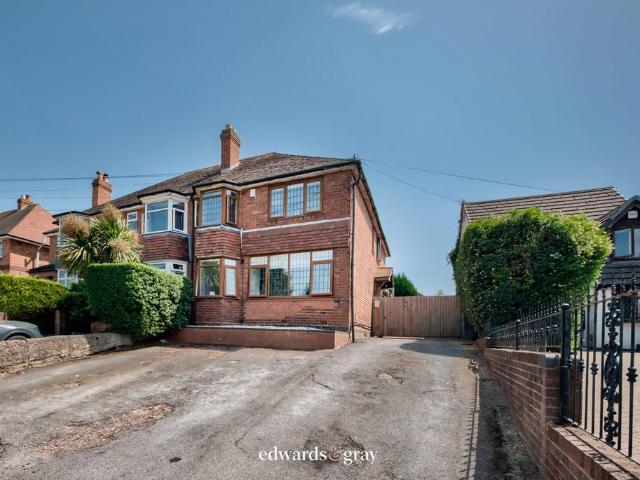 4 bedroom end of terrace house for sale