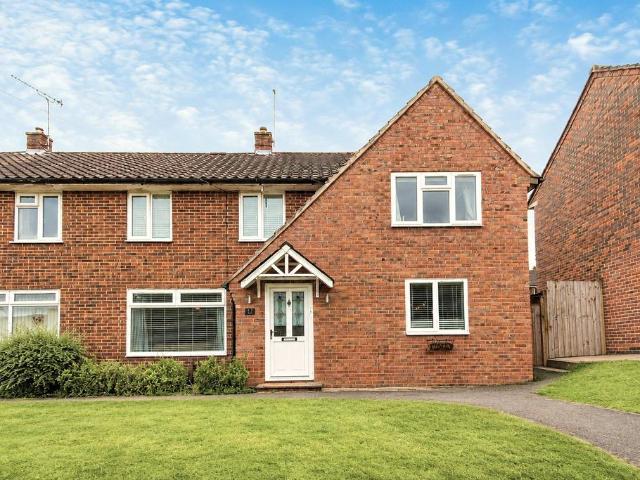 4 bedroom end of terrace house for sale