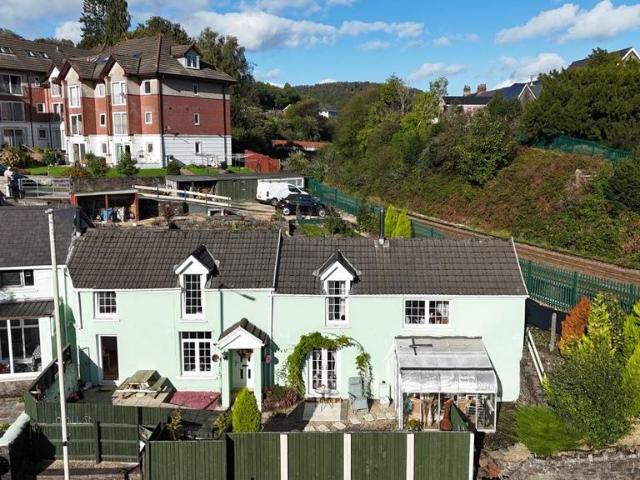 4 bedroom end of terrace house for sale