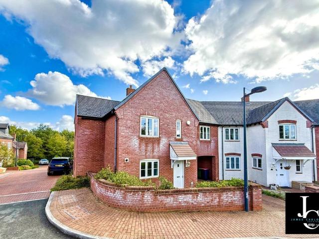 4 bedroom end of terrace house for sale