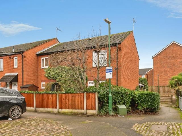 4 bedroom end of terrace house for sale